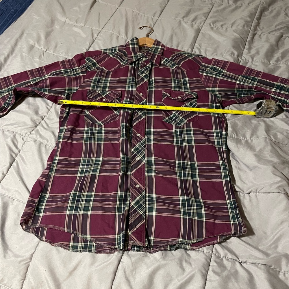 Wrangler Cowboy Medium long sleeve snap. Super soft!!!!